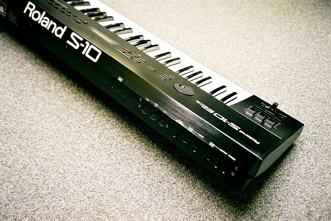 Roland S-10 by www.djroemer.ch @ deep!sonic 09.2003