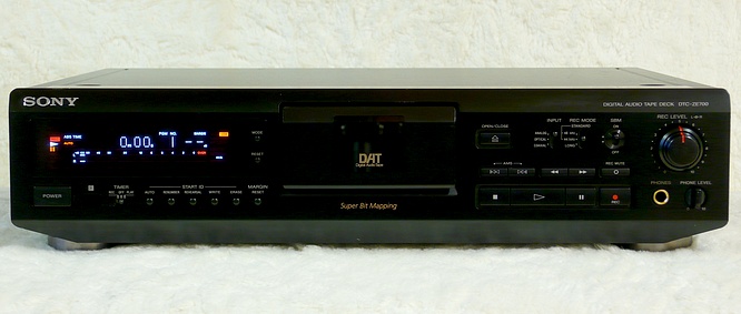 Sony DTC-ZE700 DAT Recorder @ deep!sonic