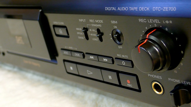 オーディオ機器 その他 Sony DTC-ZE700 DAT Recorder @ deep!sonic