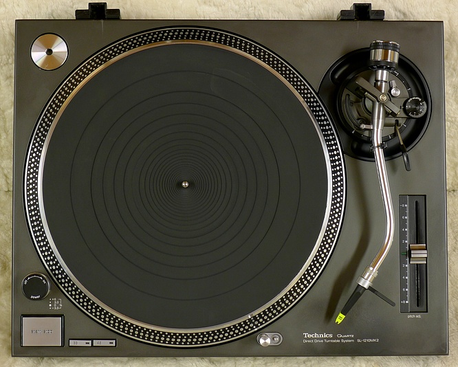 Technics SL-1210mk2 by deep!sonic 07.02.2012