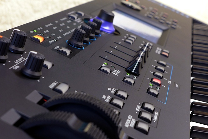 Yamaha MODX6 FM-X AWM2 Synthesizer by deep!sonic 28.12.2020