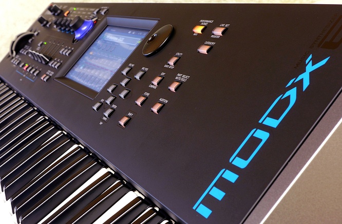 Yamaha MODX6 FM-X AWM2 Synthesizer by deep!sonic 28.12.2020