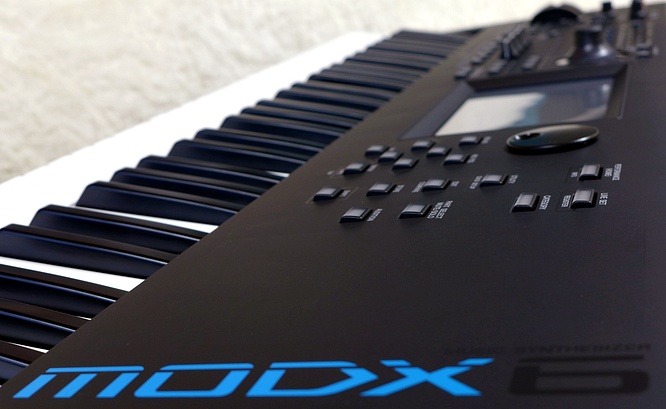 Yamaha MODX6 FM-X AWM2 Synthesizer by deep!sonic 28.12.2020