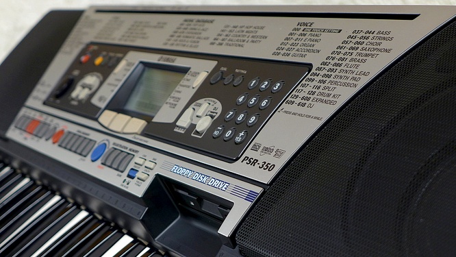 Yamaha PSR-350 PSR350 Portable Keyboard Arranger by deep!sonic 21.02.2017