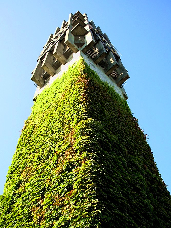 Glockenturm der Kirchen in Strengelbach